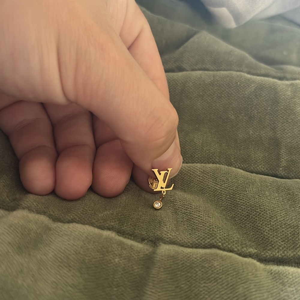 Louis Vuitton gold Earring quantity “1”